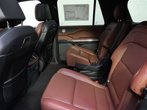 New 2027 Lincoln Navigator Reserve AWD/4WD image 21