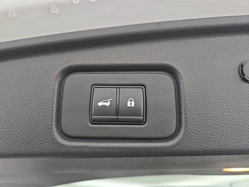 Used 2023 Nissan Pathfinder Platinum FWD image 37