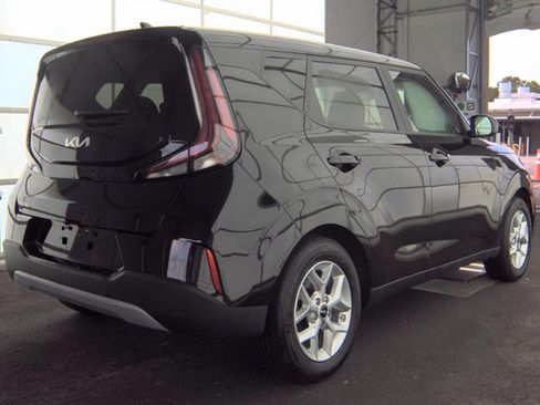 Used 2025 Kia Soul LX w/ LX Technology Package FWD image 3