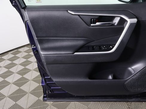 Used 2021 Toyota RAV4 XLE Premium image 21