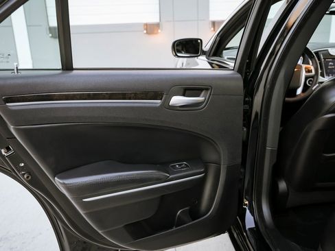 Used 2014 Chrysler 300 C image 26