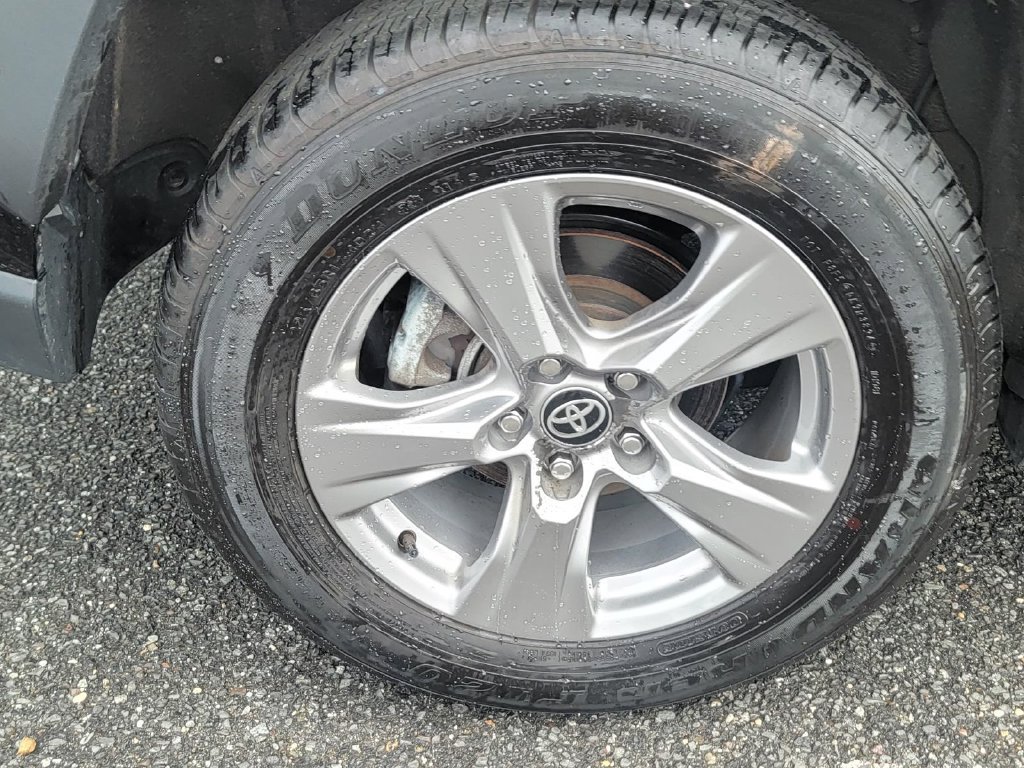 Used 2025 Toyota RAV4 XLE AWD/4WD image 10