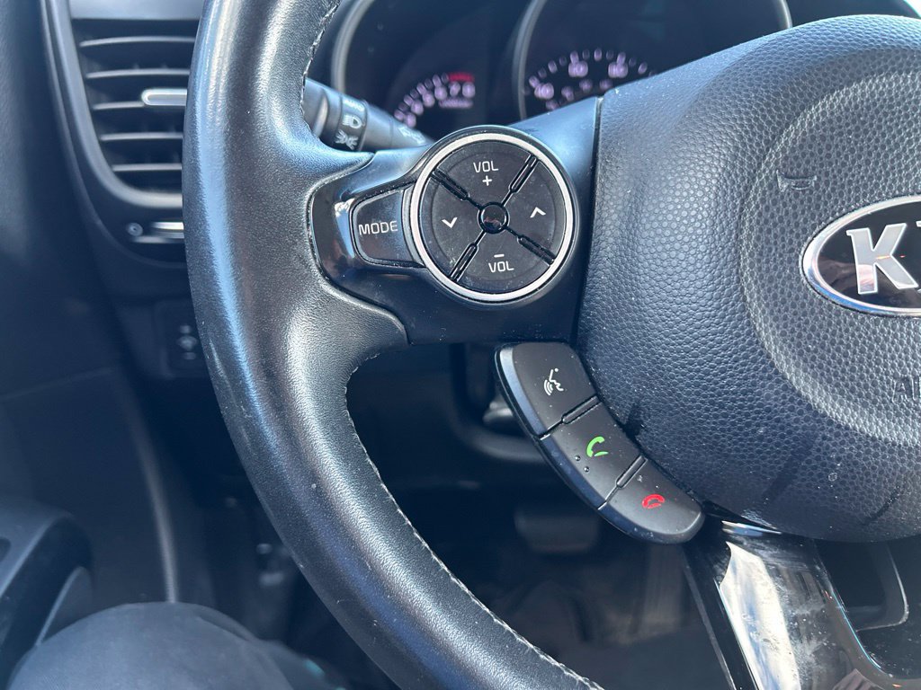 Used 2015 Kia Soul ! FWD image 14