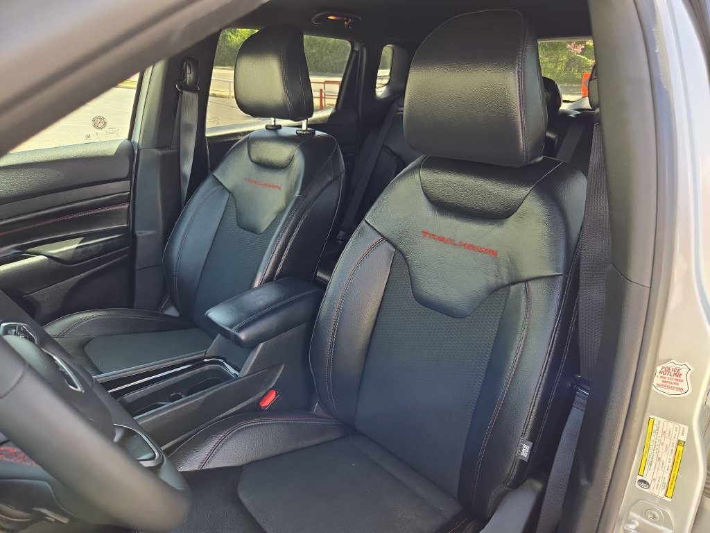 Used 2025 Jeep Compass Trailhawk AWD/4WD image 16