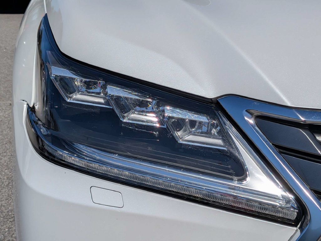 Used 2018 Lexus LX 570 4WD w/ Luxury Package image 12