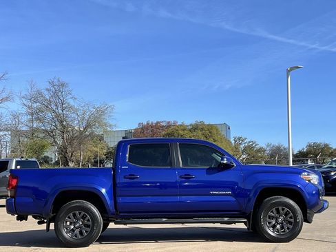 Used 2023 Toyota Tacoma SR5 w/ Technology Package image 3