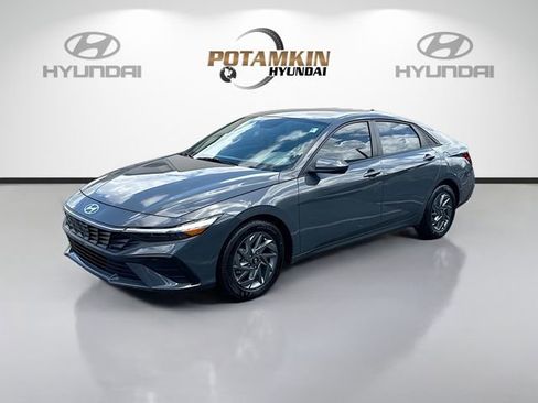 Used 2024 Hyundai Elantra SEL image 1