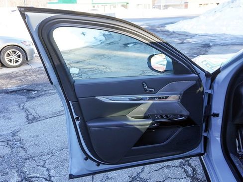 Used 2023 BMW 760i xDrive w/ Parking Assistance Package image 29