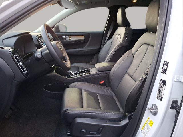 Certified 2026 Volvo XC40 B5 Plus AWD/4WD image 10