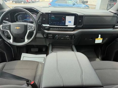 Used 2024 Chevrolet Silverado 2500 LT AWD/4WD image 11