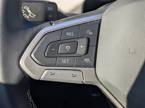 Certified 2025 Volkswagen Taos SE w/ Panoramic Sunroof Package image 26