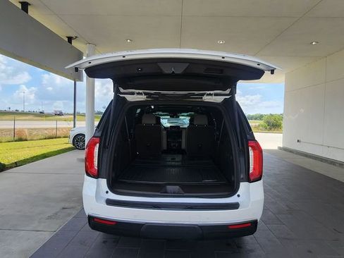 Used 2022 GMC Yukon XL SLT w/ SLT Premium Package image 23