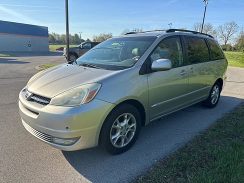Used 2005 Toyota Sienna XLE Limited image 2