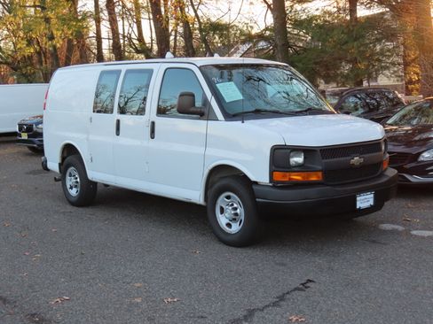 Used 2015 Chevrolet Express 2500 image 22
