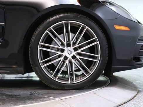 Used 2018 Porsche Panamera 4S image 15