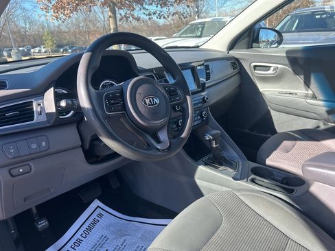 Used 2019 Kia Niro LX image 11