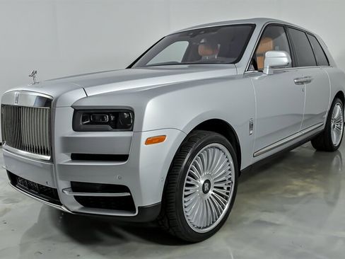 Used 2022 Rolls-Royce Cullinan AWD/4WD image 6