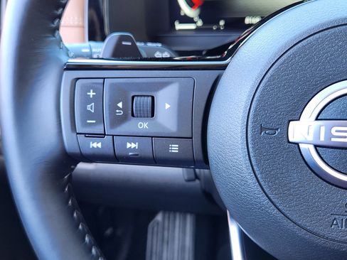 Used 2025 Nissan Pathfinder Platinum image 23