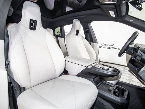 Used 2023 BMW iX xDrive50 w/ Sport Package image 18