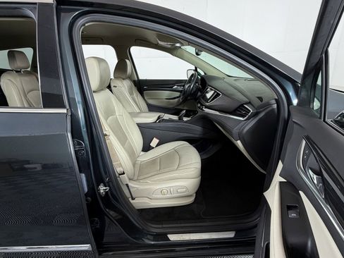 Used 2018 Buick Enclave Essence image 5