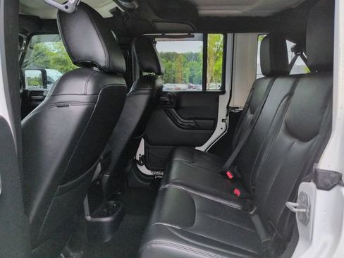 Used 2016 Jeep Wrangler Unlimited Sahara AWD/4WD image 14