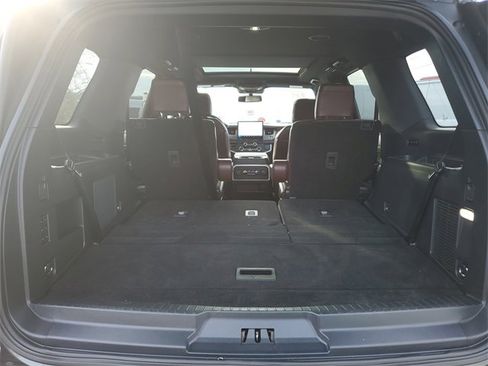 Used 2022 Ford Expedition Limited image 9