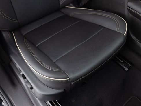 Used 2022 GMC Yukon XL SLT w/ SLT Luxury Package image 29