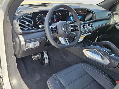 New 2026 Mercedes-Benz GLS 580 4MATIC image 9