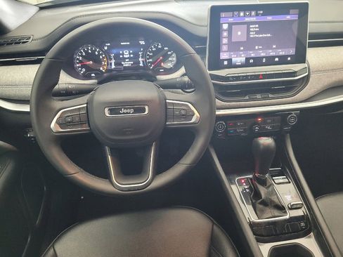 Used 2024 Jeep Compass Latitude image 22