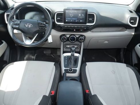 Used 2023 Hyundai Venue SEL FWD image 6