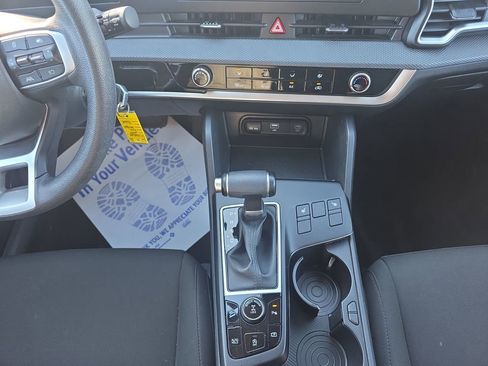 Used 2024 Kia Sportage LX image 11