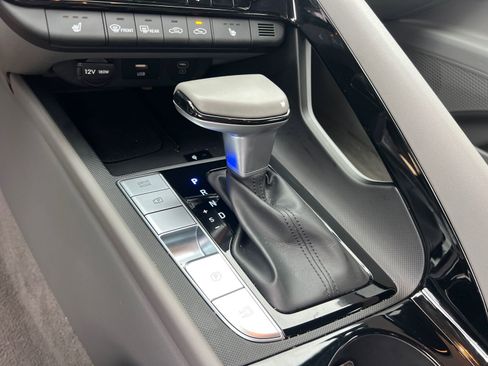 Certified 2025 Hyundai Elantra SEL image 33