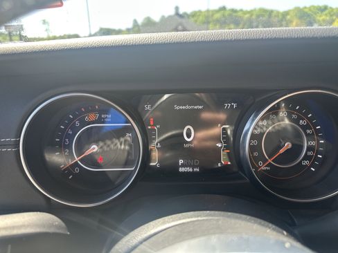 Used 2022 Jeep Wrangler Unlimited Sahara w/ Cold Weather Group AWD/4WD image 41
