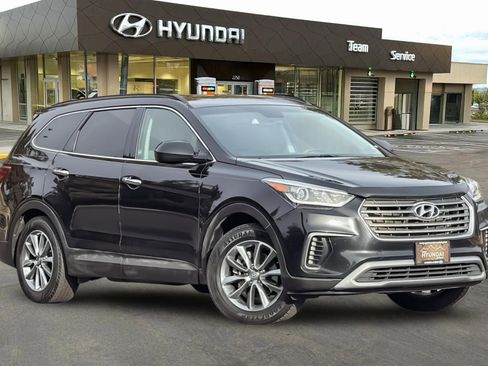 Used 2017 Hyundai Santa Fe SE image 2