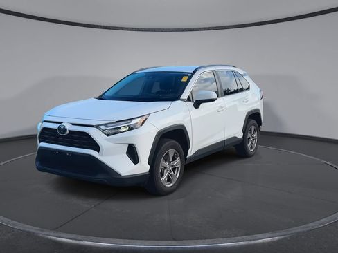 Used 2024 Toyota RAV4 LE AWD/4WD image 4
