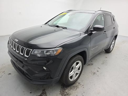 Used 2023 Jeep Compass Latitude AWD/4WD image 6