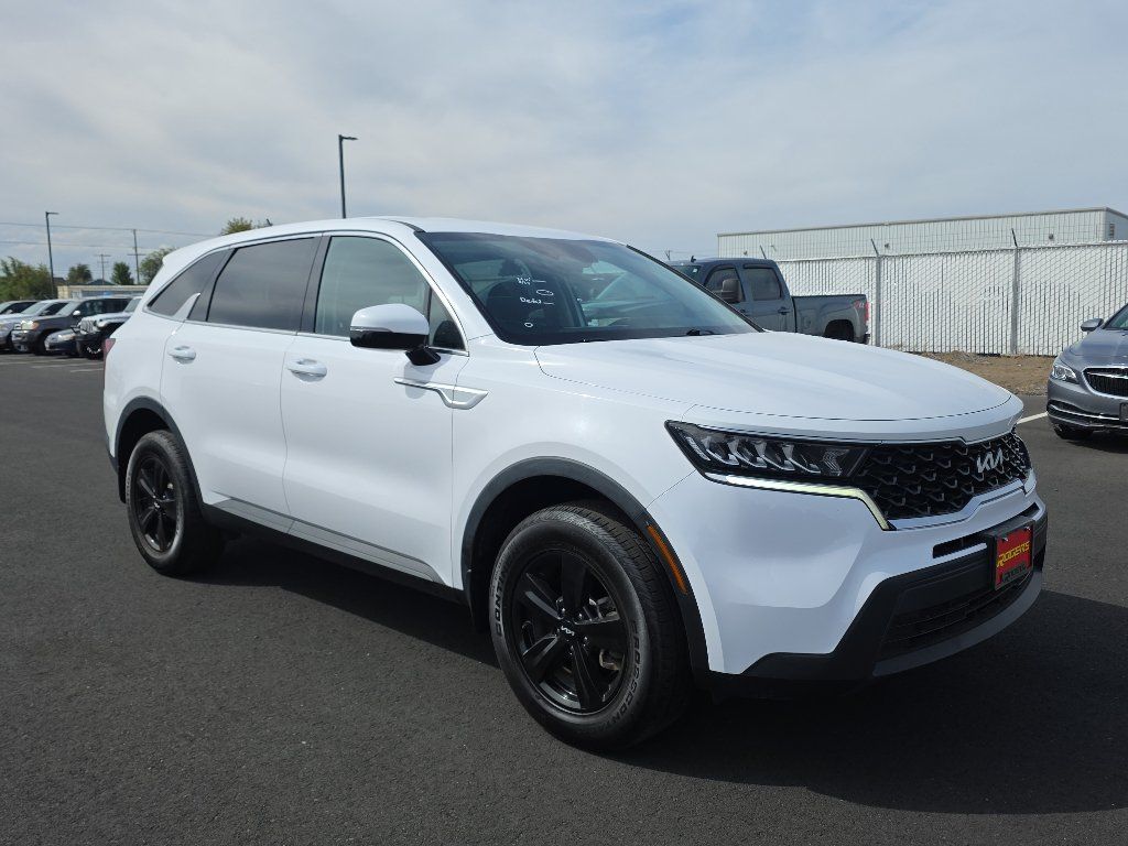Used 2022 Kia Sorento LX AWD/4WD image 1