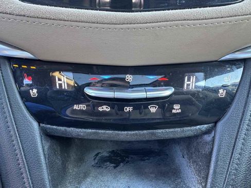 Used 2018 Cadillac XT5 Platinum w/ Driver Assist Package image 19