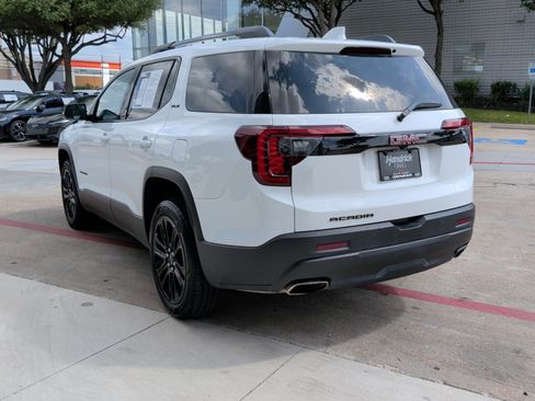 Used 2023 GMC Acadia SLE w/ Driver Convenience Package FWD image 8