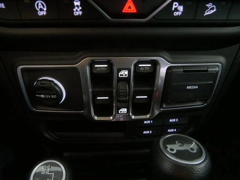 Used 2018 Jeep Wrangler Unlimited Sport S image 24