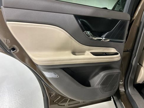 Used 2022 Lincoln Corsair AWD w/ Premium Package image 22
