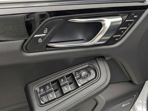 Used 2022 Porsche Macan image 37