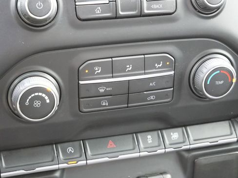 Used 2020 Chevrolet Silverado 1500 LT AWD/4WD image 36