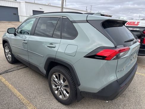 Used 2020 Toyota RAV4 XLE Premium image 5