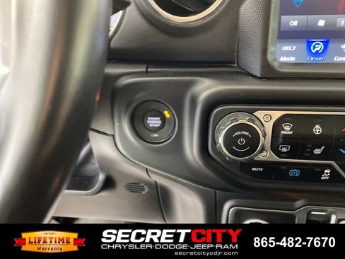 Used 2023 Jeep Wrangler Unlimited Rubicon 4xe w/ Cold Weather Group AWD/4WD image 16