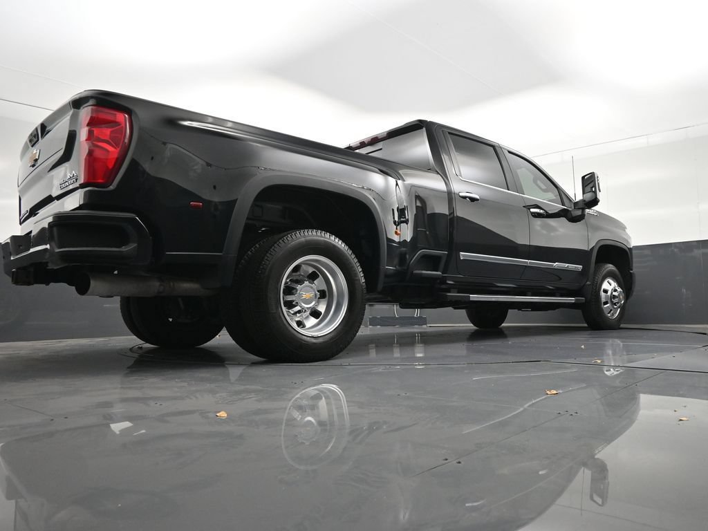 Used 2026 Chevrolet Silverado 3500 High Country w/ High Country Premium Package AWD/4WD image 31