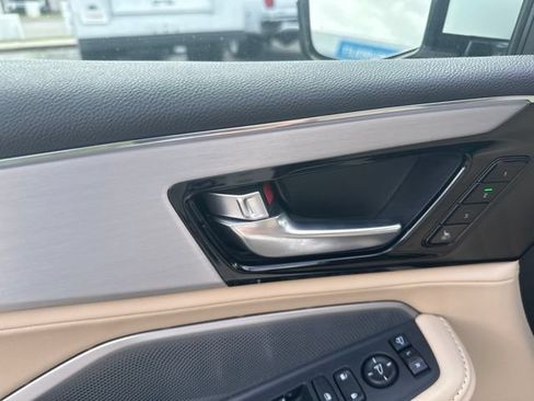 Used 2025 Acura MDX SH-AWD w/ Technology Package image 12