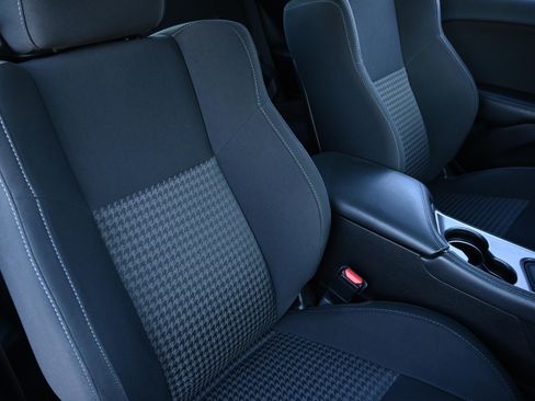 Used 2019 Dodge Challenger R/T w/ Driver Convenience Group image 27