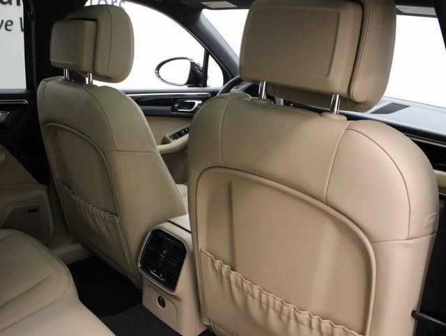 Used 2024 Porsche Macan AWD/4WD image 26