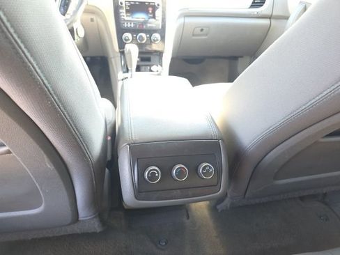 Used 2017 Chevrolet Traverse LT image 28